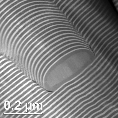 TEM of a NbN/CrN coating with periodicities of about 20 nm. Detail of a macroparticle. Credits: Juliano Araujo and Jefferson Bettini (CNPEM).